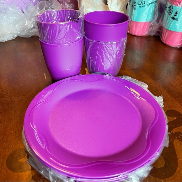 Tupperware Other - Tupperware Plates & Tumblers Set